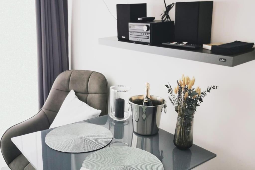 Hh 03 By Rockchair - Superhost Status - Modernes Apartment Mit Sonnigem Balkon & Premium Boxspringbetten In Winterhude - Hamburg Top Geheimtipp Εξωτερικό φωτογραφία